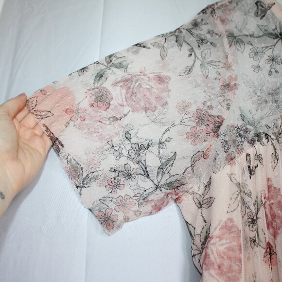 Almost Famous Light Pink Floral Butterfly Mesh Sheer Short Sleeve Blouse Large - Picture 4 of 11